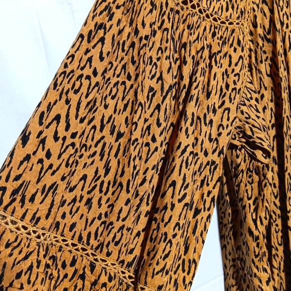 NWT Terra & Sky Balloon Sleeve Blouse, Size 4X, Leopard Print, Flowy, Soft - Picture 5 of 9